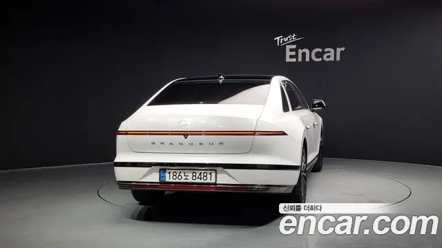 Hyundai Grandeur Hybrid (GN7) 2023 Белый из Кореи, фото 5