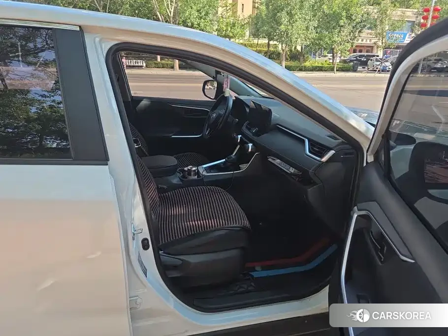 Toyota RAV4 2024 Белый из Китая, фото 5