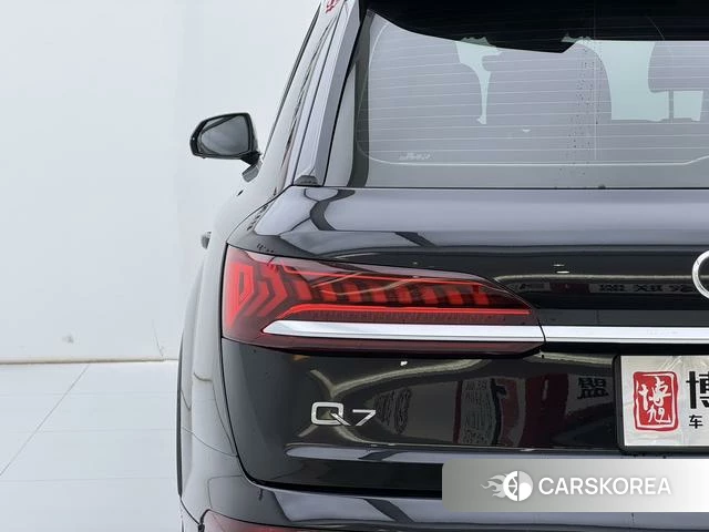 Audi Q7 2021 Черный из Китая, фото 5