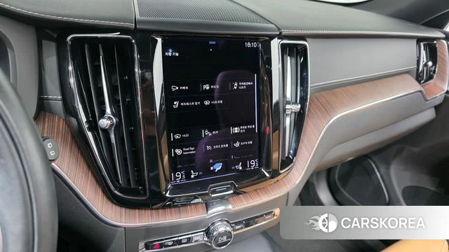 Volvo XC60 second Generation 2021 Белый из Кореи, фото 5