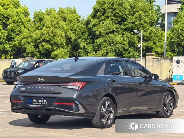 Hyundai Elantra 2024 Серебристо-серый из Китая, фото 5