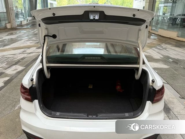Volkswagen Lavida 2023 Белый из Китая, фото 5