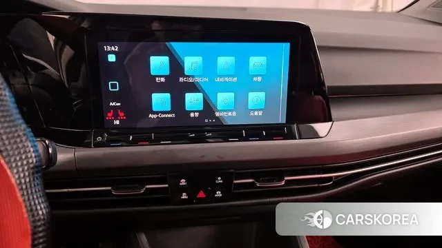 Volkswagen Golf 8th Generation 2022 Белый из Кореи, фото 5