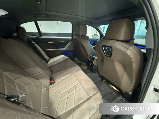 BMW 5 series 2025 Белый из Китая, фото 5