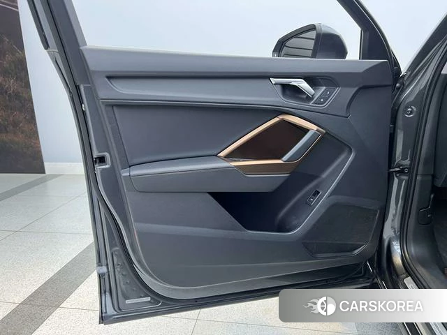 Audi Q3 2022 Темно-серый из Китая, фото 5