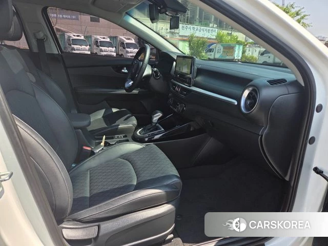 Kia The New K3 2nd generation 2021 Белый из Кореи, фото 5