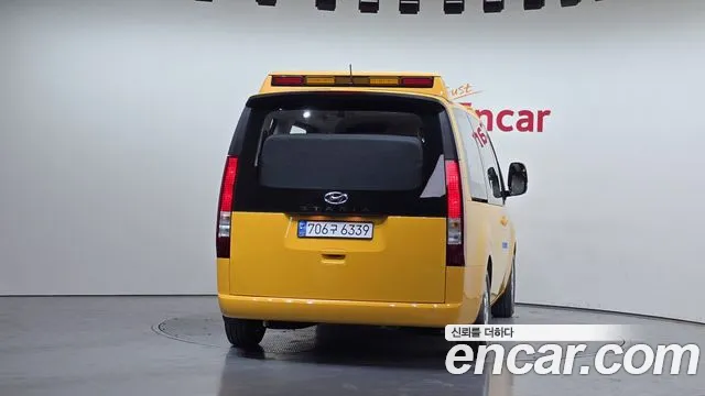 Hyundai Staria 2023 Желтый из Кореи, фото 5