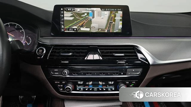 BMW 5 Series (G30) 2019 Цвет галактики из Кореи, фото 5