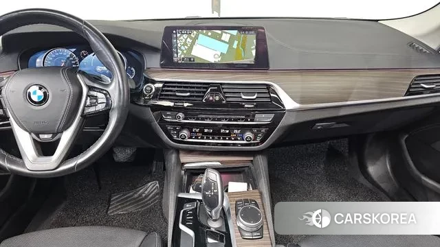 BMW 5 Series (G30) 2018 Белый из Кореи, фото 5