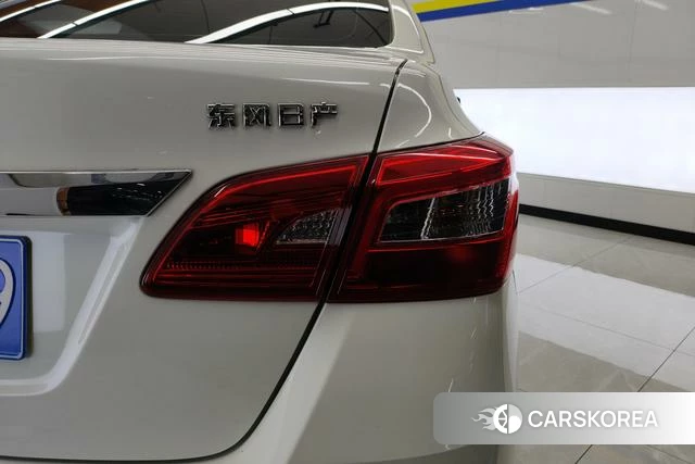 Nissan Xuan Yi 2024 Белый из Китая, фото 5