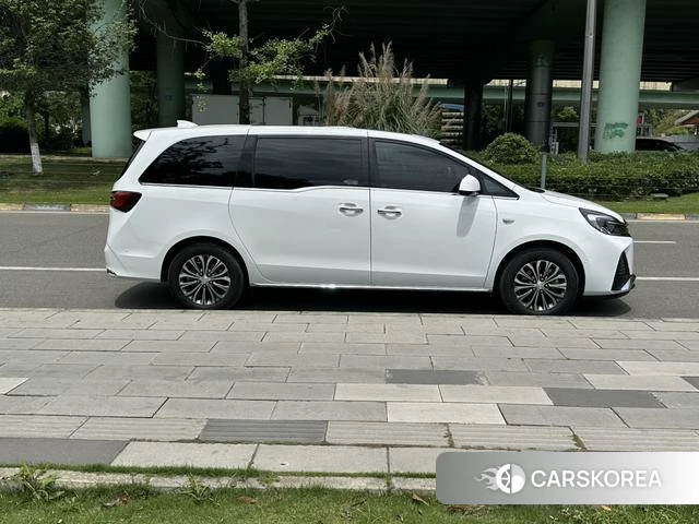 Buick GL8 2023 Белый из Китая, фото 5