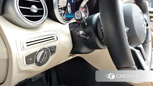 Mercedes-Benz C-Class W205 2019 Песочный из Кореи, фото 5