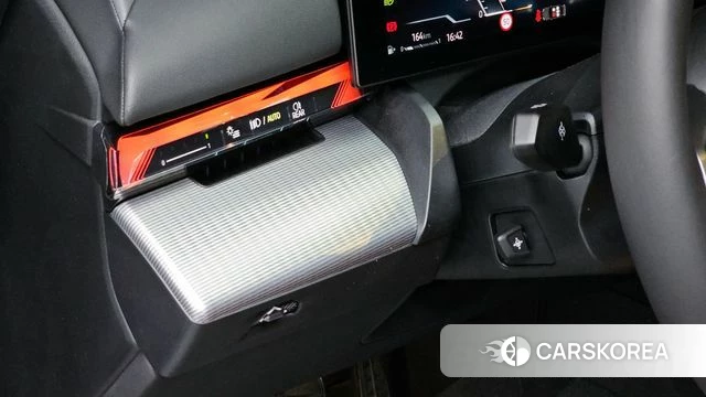 BMW 5 Series (G60) 2025 Песочный из Кореи, фото 5