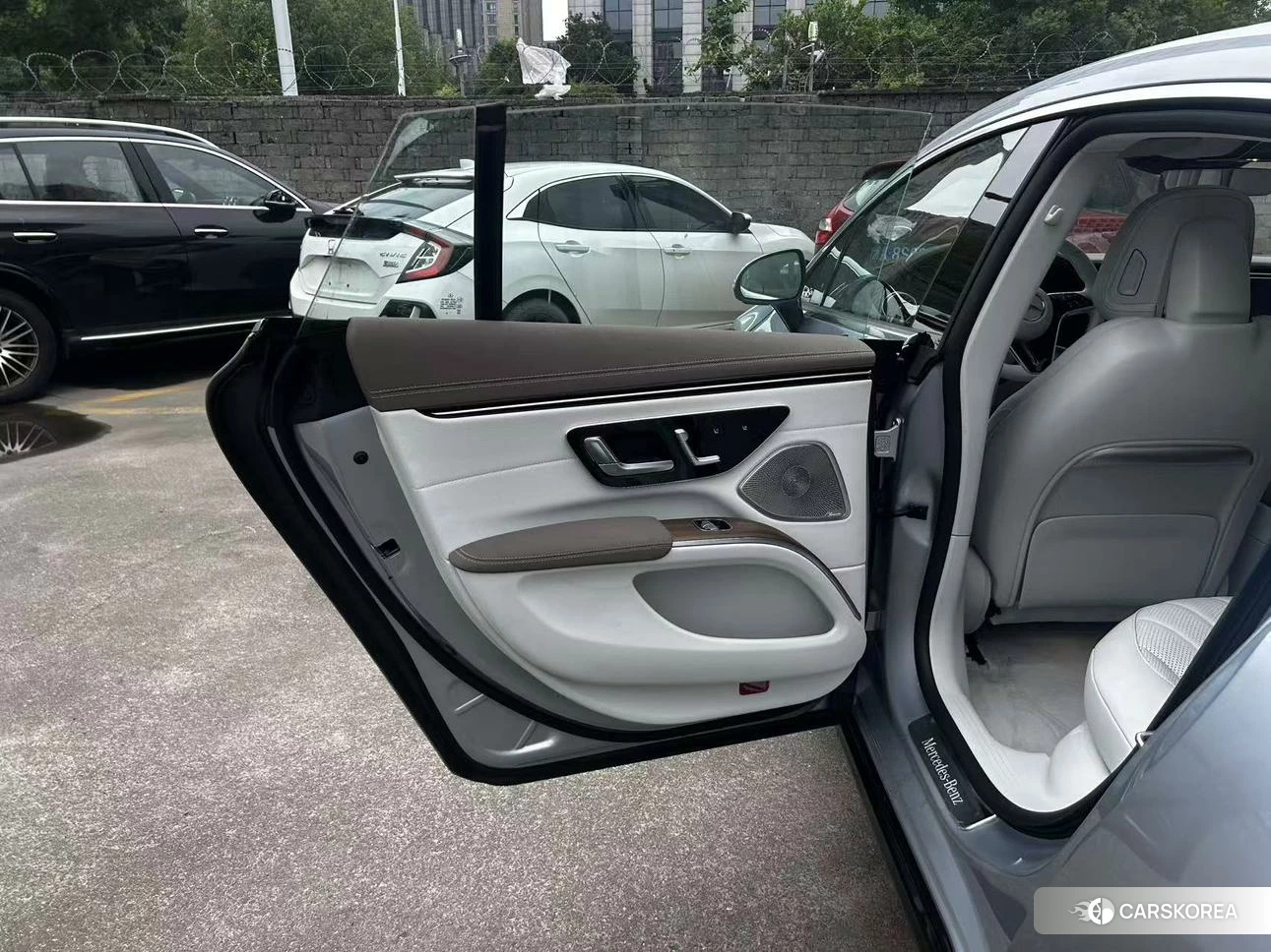 Mercedes-Benz EQS 2023 Серебристо-серый из Китая, фото 5