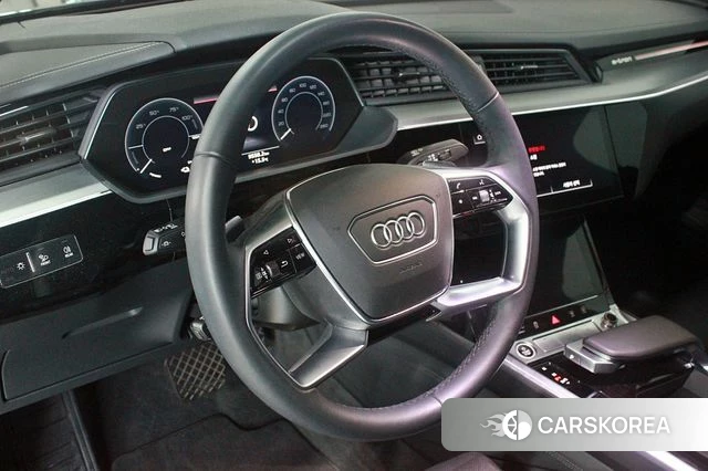 Audi e-Tron 2022 Черный из Кореи, фото 5