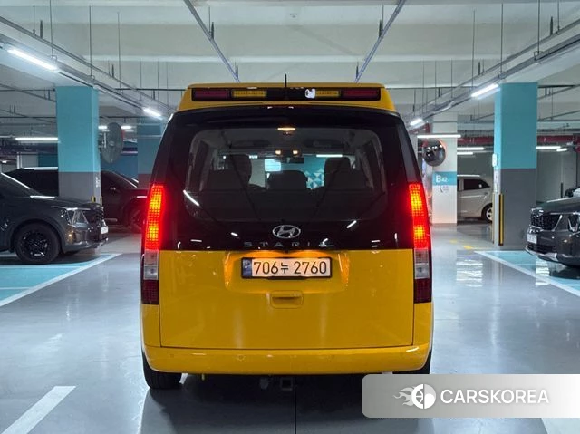 Hyundai Staria 2022 Желтый из Кореи, фото 5
