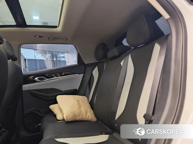 Geely Automobile Binyue 2023 Белый из Китая, фото 5