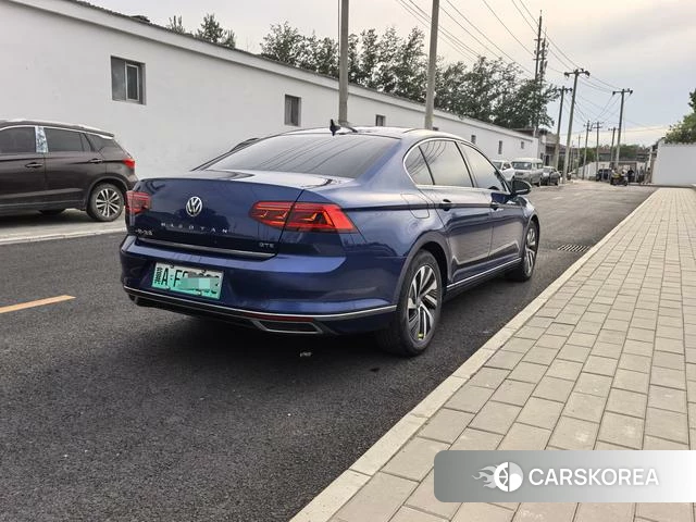 Volkswagen Magotan PHEV 2021 Синий из Китая, фото 5