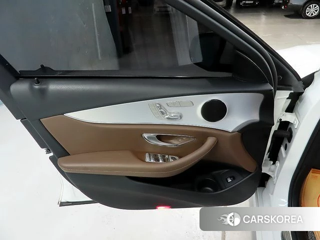 Mercedes-Benz E-Class W213 2021 Белый из Кореи, фото 5