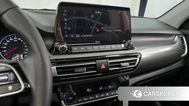 Kia Seltos 2022 Белый из Кореи, фото 5