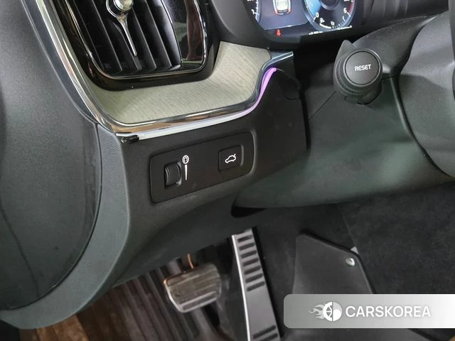 Volvo XC60 second Generation 2019 Серебристо-серый из Кореи, фото 5