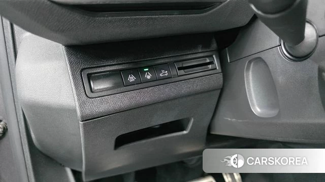 Peugeot 5008 second generation 2023 Серый из Кореи, фото 5