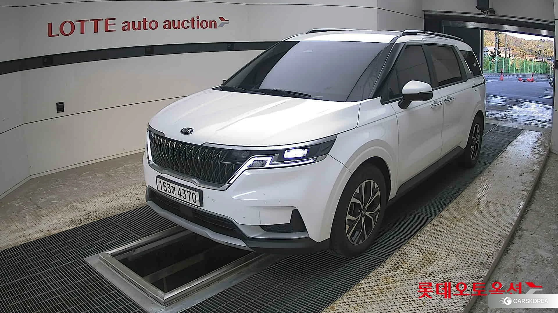 Kia Carnival 2021 Snow White Pearl (optional) из Кореи, фото 5