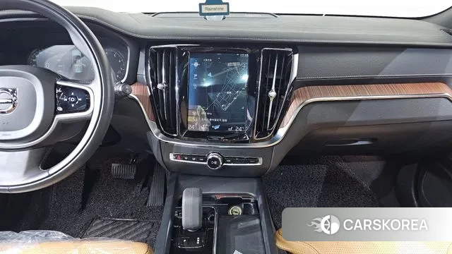 Volvo V60 Cross-Country 2nd Generation 2021 Белый из Кореи, фото 5