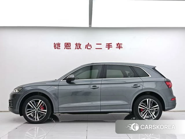 Audi Q5L 2021 Серебристо-серый из Китая, фото 5