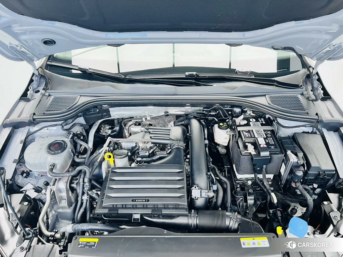 Volkswagen Golf 2023 Серебристо-серый из Китая, фото 5