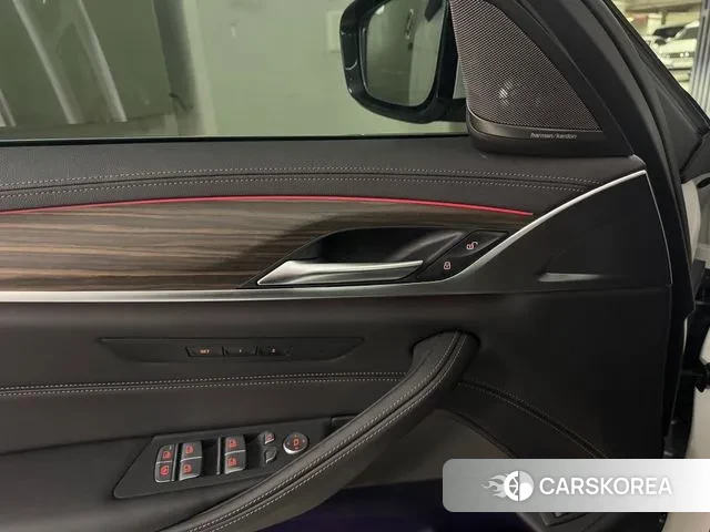 BMW 5 Series (G30) 2023 Белый из Кореи, фото 5