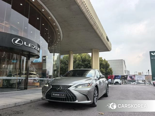 Lexus ES 2024 Серебристо-серый из Китая, фото 5
