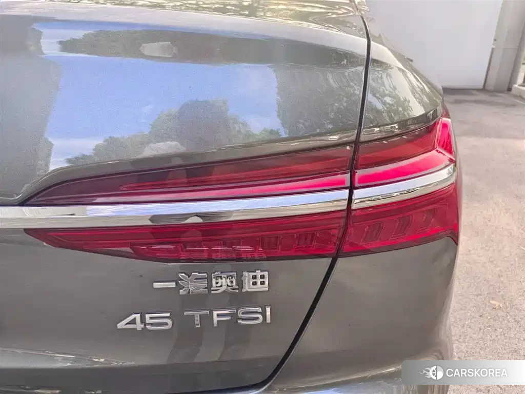 Audi A6L 2024 Silver/gray из Китая, фото 5