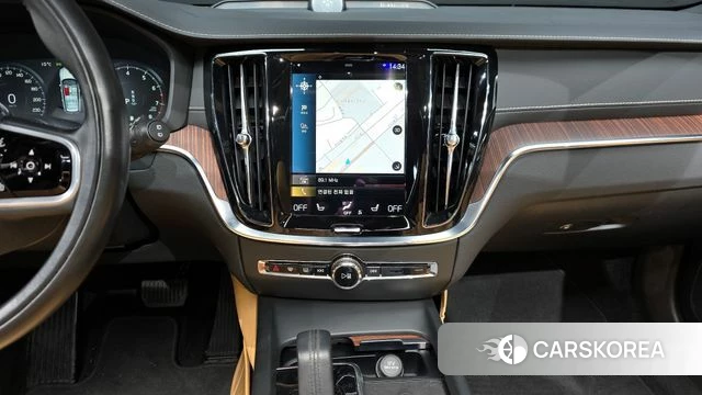 Volvo V60 Cross-Country 2nd Generation 2021 Белый из Кореи, фото 5