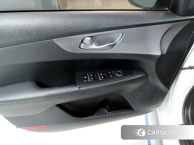 Kia The New K3 2nd generation 2021 Белый из Кореи, фото 5