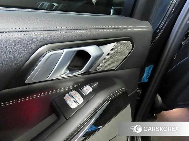 BMW X7 (G07) 2024 Черный из Кореи, фото 5