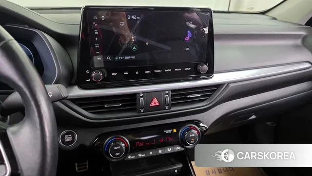 Kia The New K3 2nd generation 2023 Белый из Кореи, фото 5