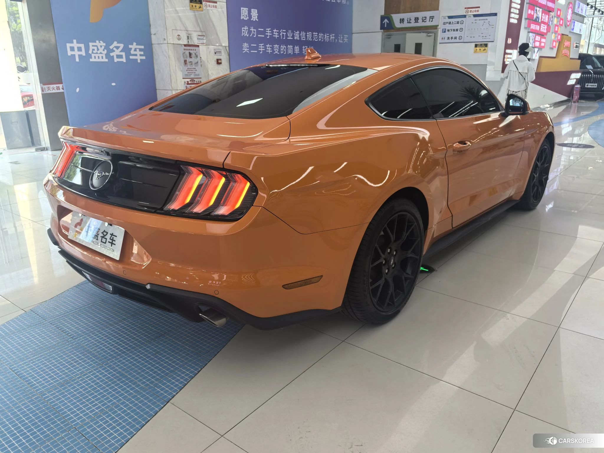 Ford Mustang 2020 Оранжевый из Китая, фото 5