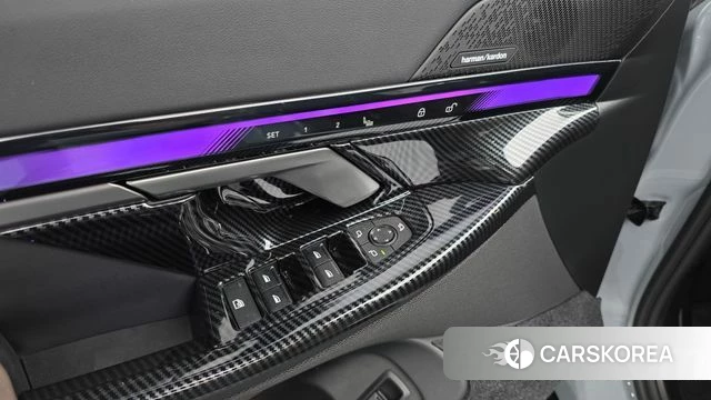 BMW 5 Series (G60) 2024 Серебристо-серый из Кореи, фото 5