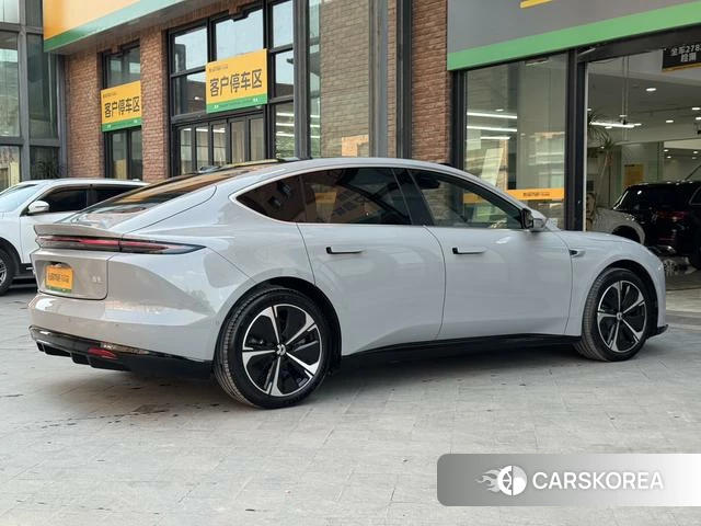 Weilai ET5 2026 Серебристо-серый из Китая, фото 5