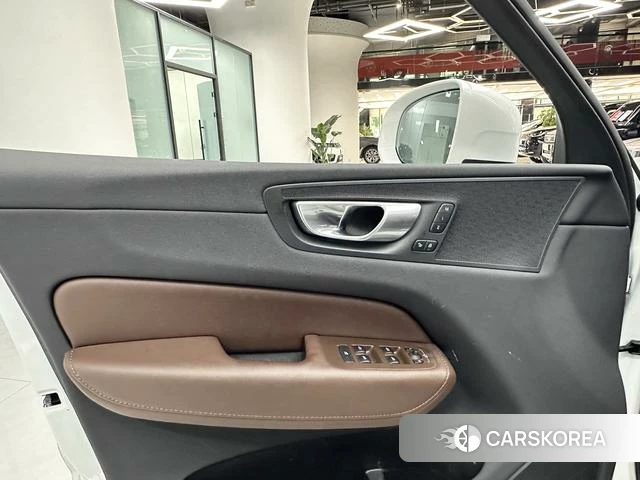 Volvo XC60 PHEV 2023 Белый из Китая, фото 5