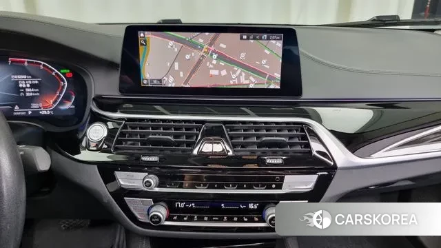 BMW 5 Series (G30) 2020 Белый из Кореи, фото 5