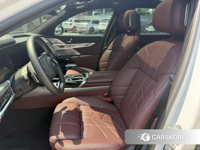 BMW 7 Series (G70) 2023 Белый из Кореи, фото 5
