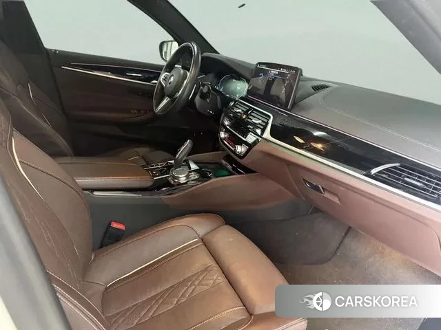 BMW 5 Series (G30) 2023 Белый из Кореи, фото 5