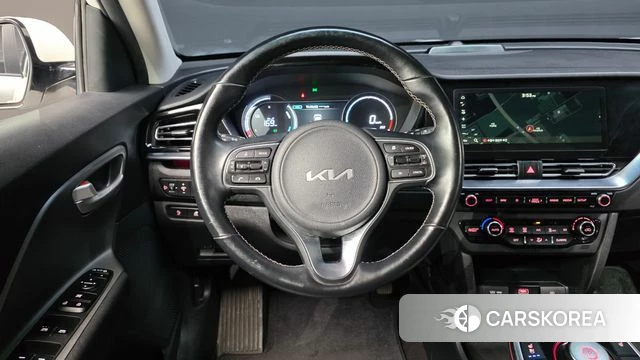 Kia Niro Plus 2023 Белый из Кореи, фото 5