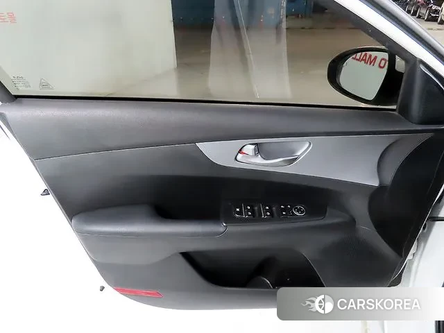 Kia The New K3 2nd generation 2021 Белый из Кореи, фото 5