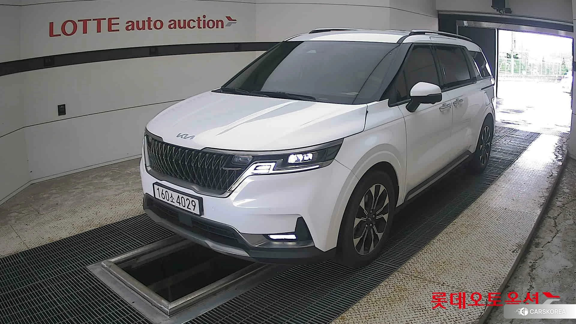 Kia Carnival 2023 Белый из Кореи, фото 5