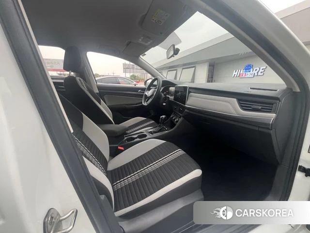 Volkswagen Bora 2023 Белый из Китая, фото 5
