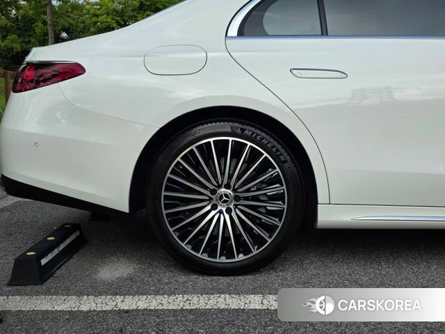 Mercedes-Benz E-Class W214 2024 Белый из Кореи, фото 5