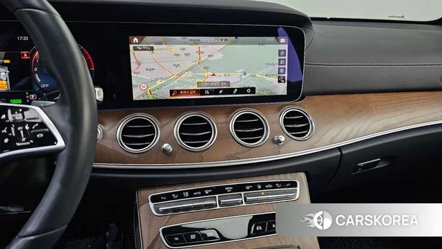 Mercedes-Benz E-Class W213 2023 Белый из Кореи, фото 5